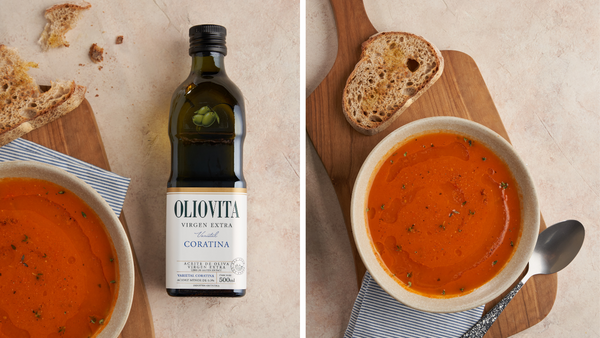 Sopa de tomate casera con aceite de oliva
